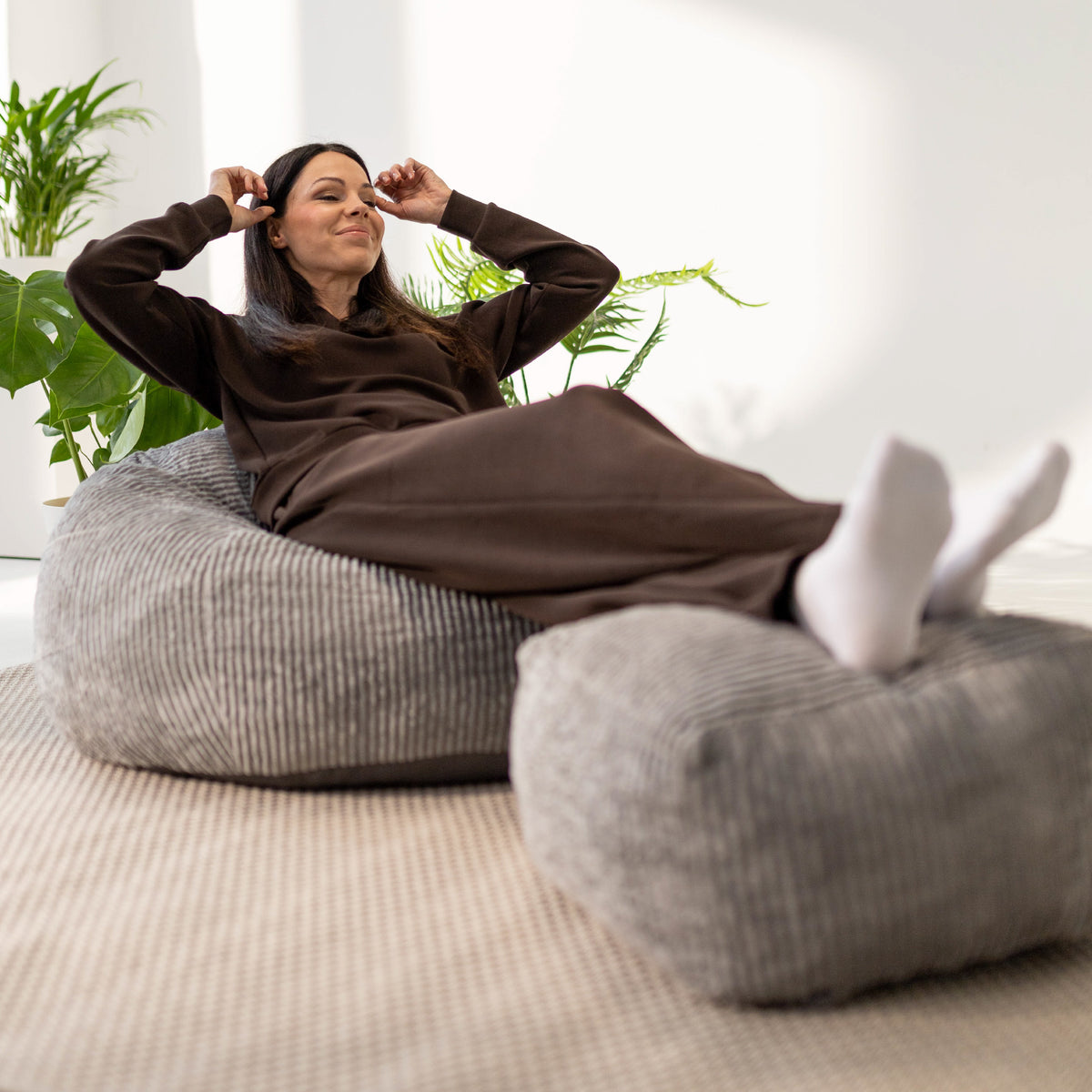 Cord-Sitzsack mit Fußstütze Mark Adler Comfy 3.0 Grey