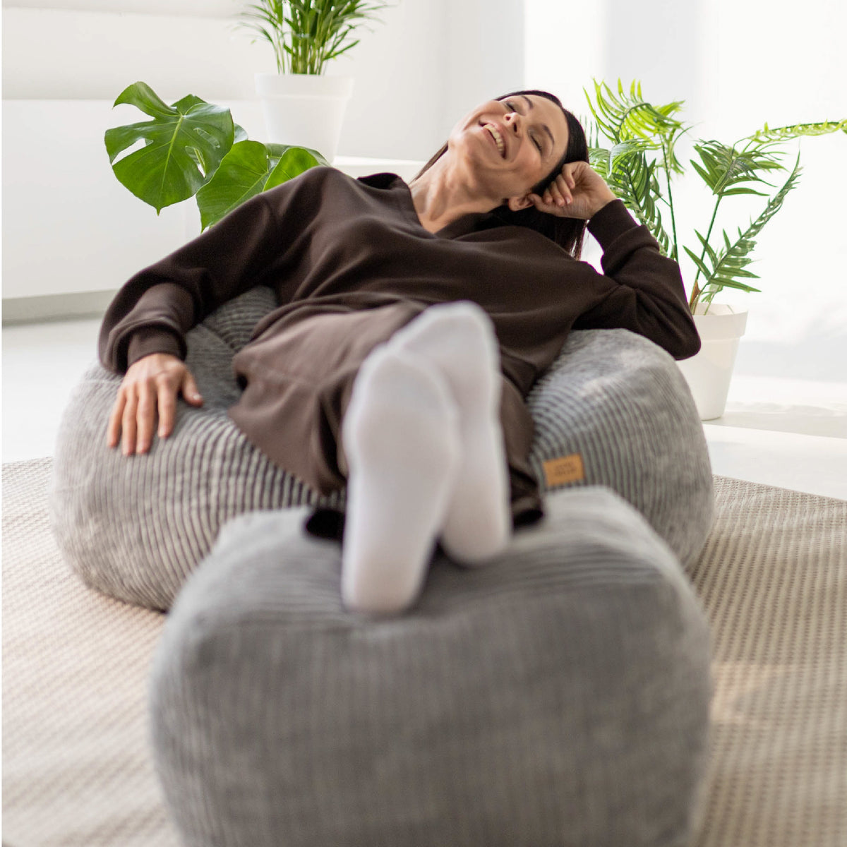 Cord-Sitzsack mit Fußstütze Mark Adler Comfy 3.0 Grey